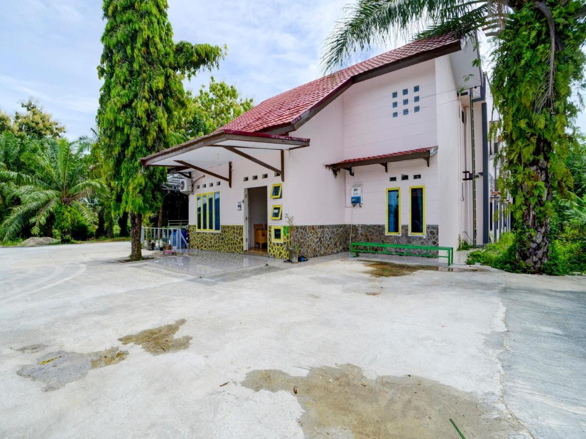 Oyo 90263 Hotel Diva Golf Bengkulu Ngoại thất bức ảnh